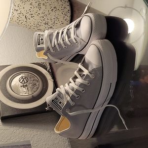 NWOT Converse Women's Pale Grey, size 10 Platform Tennies in box